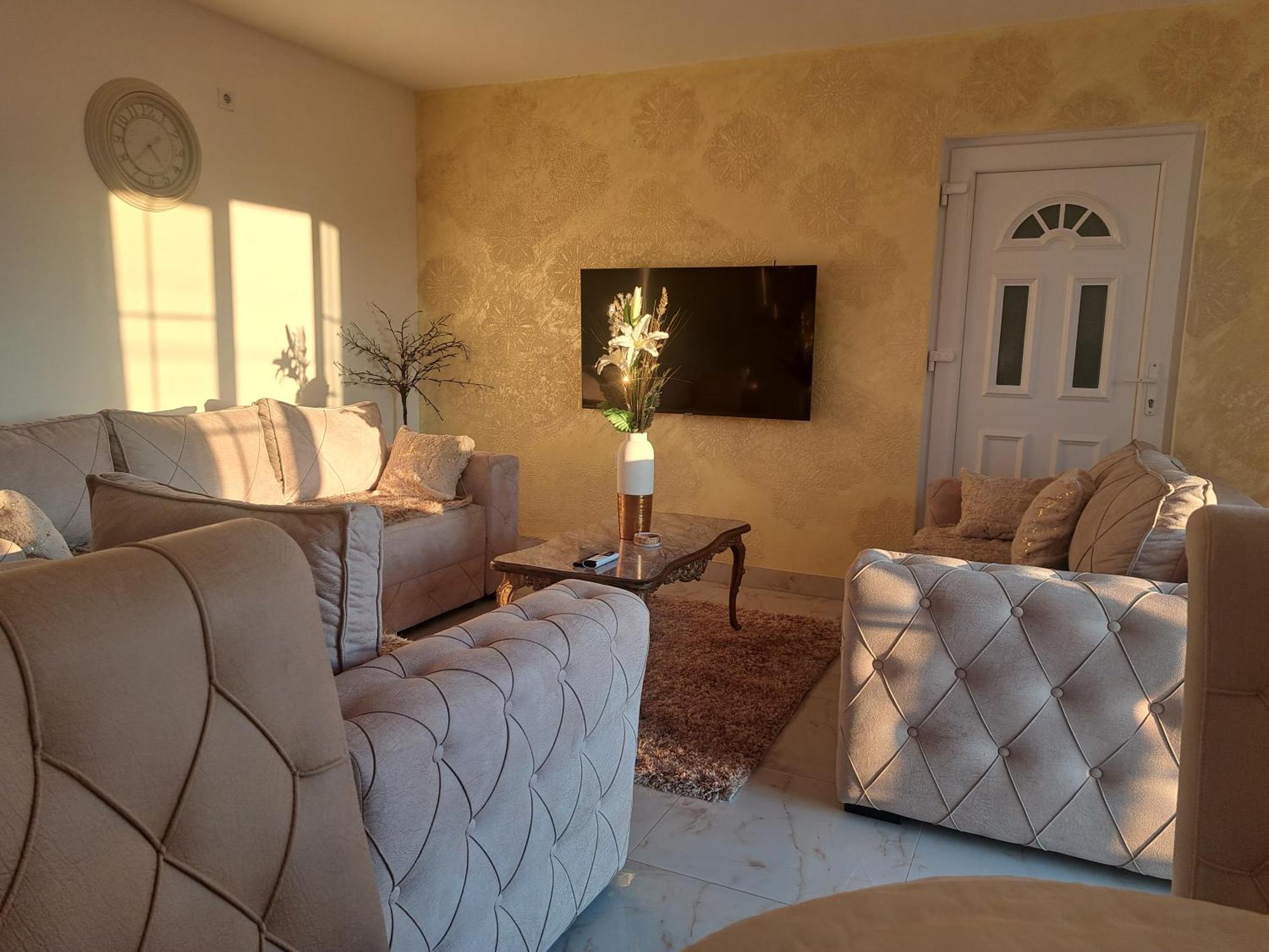 Dina Lux Apartman Jagodina Exteriör bild