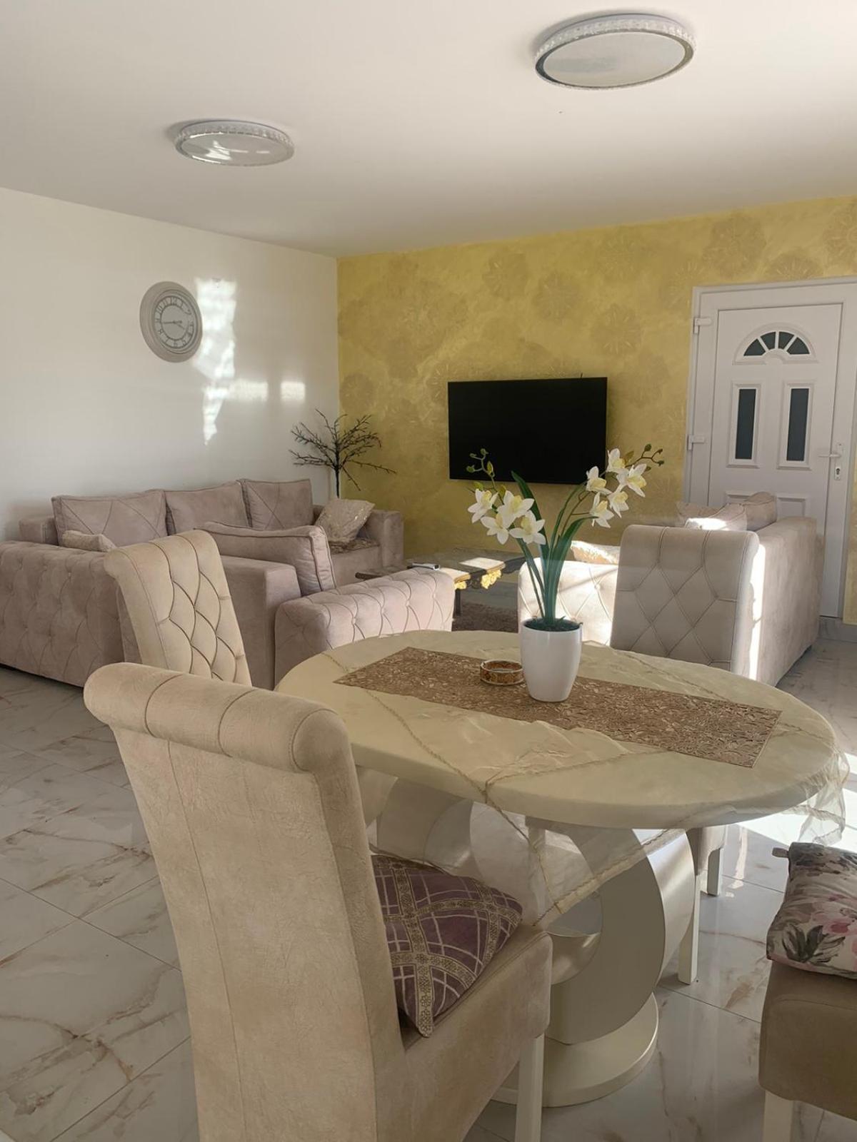 Dina Lux Apartman Jagodina Exteriör bild